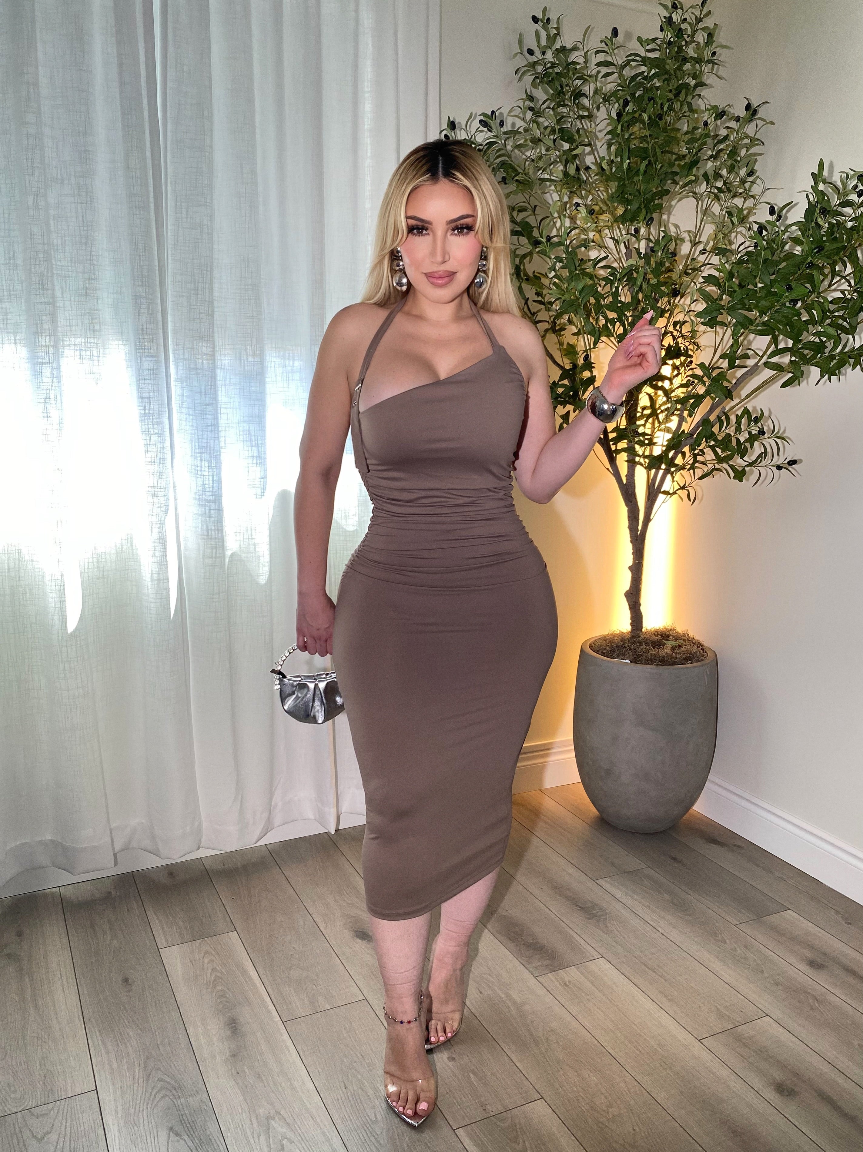 Vestido Beis Elegante