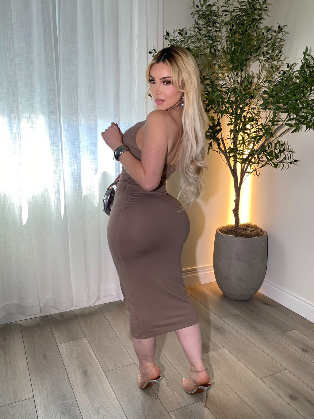 Vestido Beis Elegante